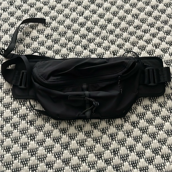 Janji black Multipass Sling Bag - new - Picture 3 of 5